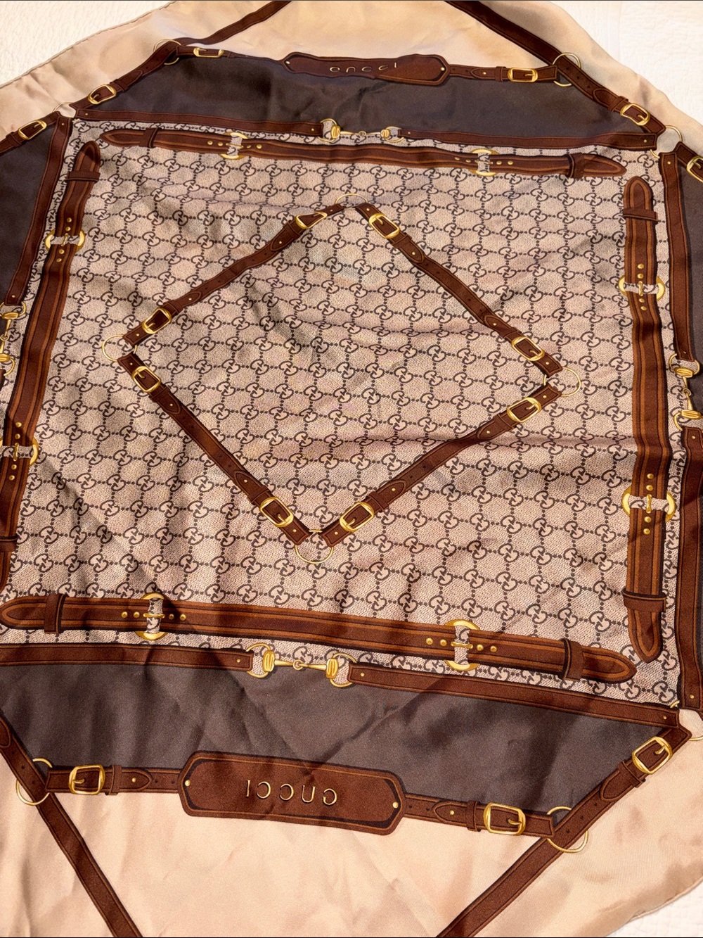 Gucci Scarf Beige and Brown Silk Scarf in EUC. 34" by 34" Authentic!
